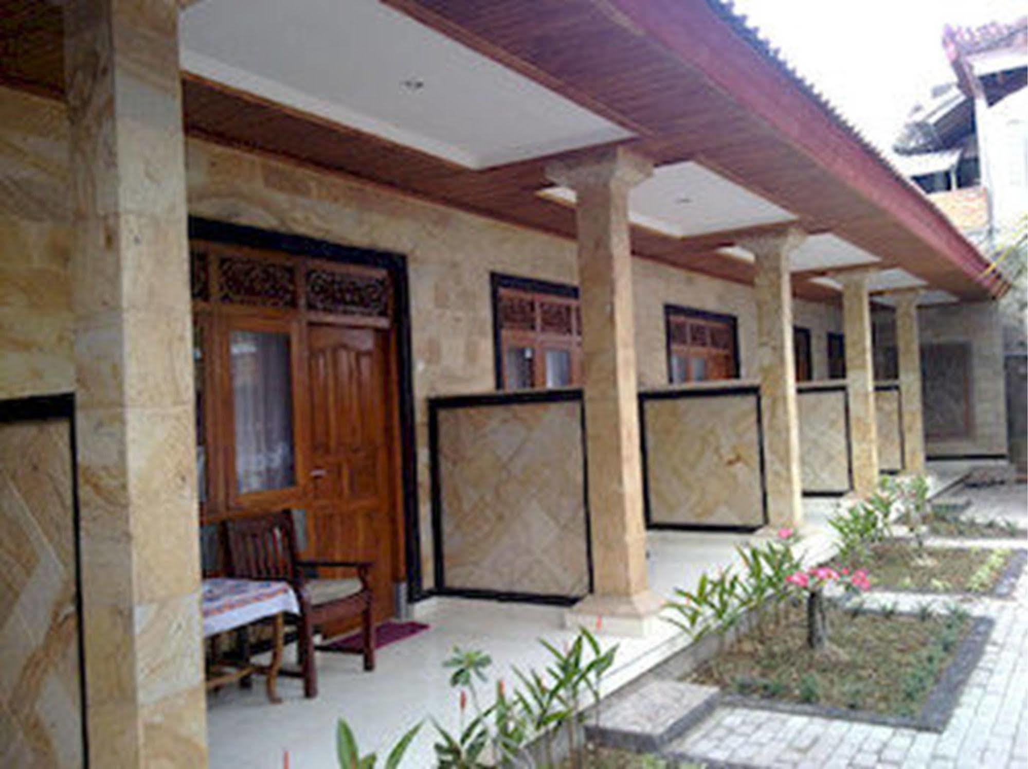 Mahendra Beach Inn Кута Екстер'єр фото